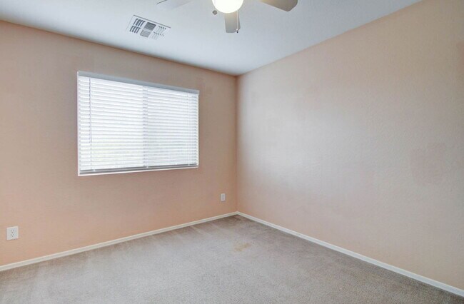 Building Photo - 5659 S 239th Dr