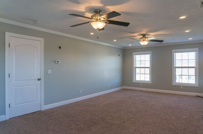 Building Photo - Spacious Home with Stunning Views
