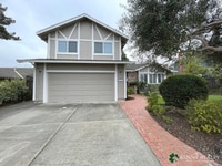 Building Photo - Large 3 Bedroom, 2.5 Bathroom, Great Neigh...