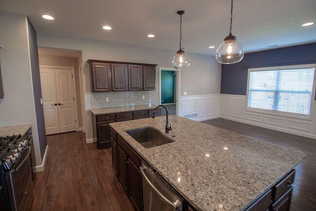 Building Photo - 7407 Pemberton Dr