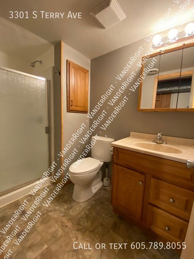 Building Photo - 3301 S Terry Ave