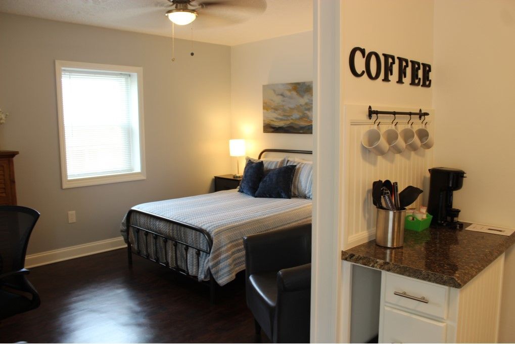 There is lots of space in this loft studio apartment, which is only 5.5 miles to downtown Nashville. - 3813 Gallatin Pike