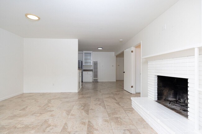 Building Photo - 3 Bedroom + 2 Bathroom Duplex | Silverstrand | Oxnard | Unfurnished