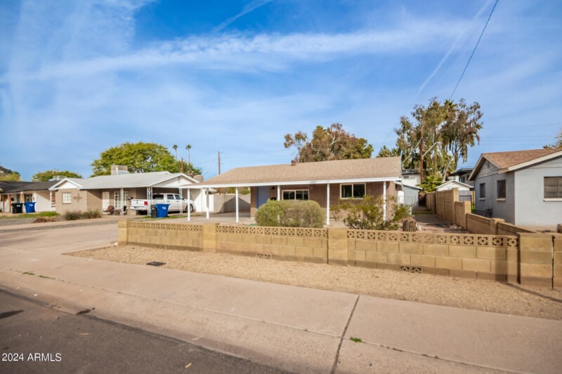 Building Photo - 1630 E 12th St