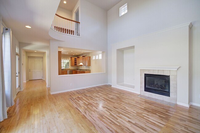 Building Photo - 3Bd/2.5Ba Redmond Home