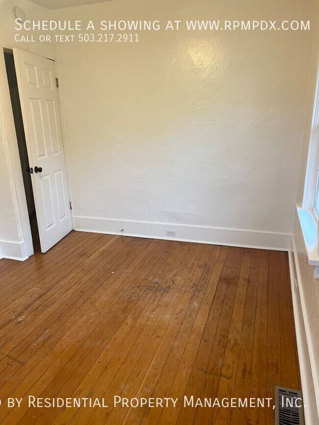 Building Photo - 214 NE Bryant St