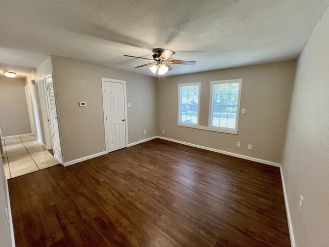 Building Photo - 4204 Bowling Green St