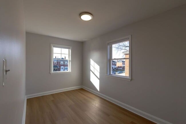 Building Photo - Renovated 3 Bed / 1.5 Bath in Essex | Parking Pad | Available 1/19/2026