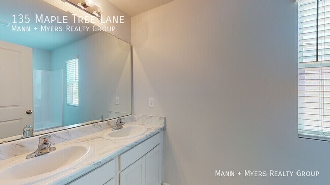 Building Photo - 135 Maple Tree Ln