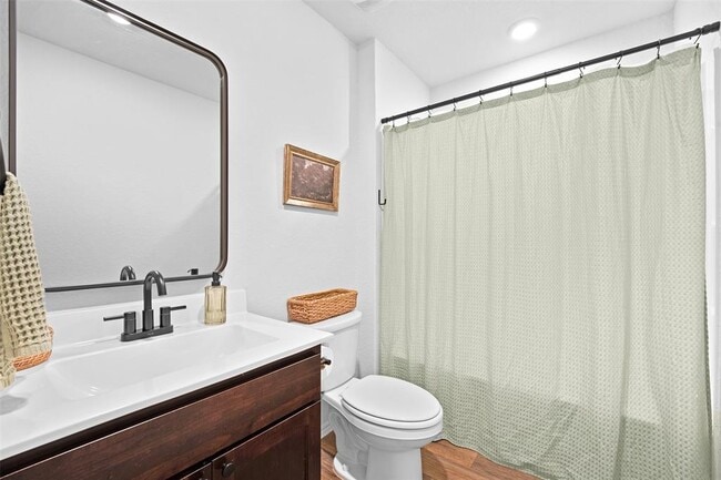 Building Photo - 144 Calgary Ln