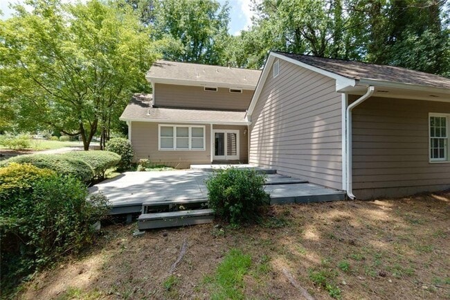 Building Photo - 1200 Mitsy Forest Dr NE