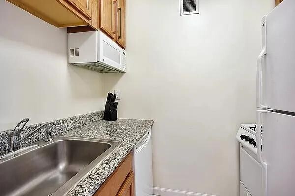 Building Photo - 393 W 49th St