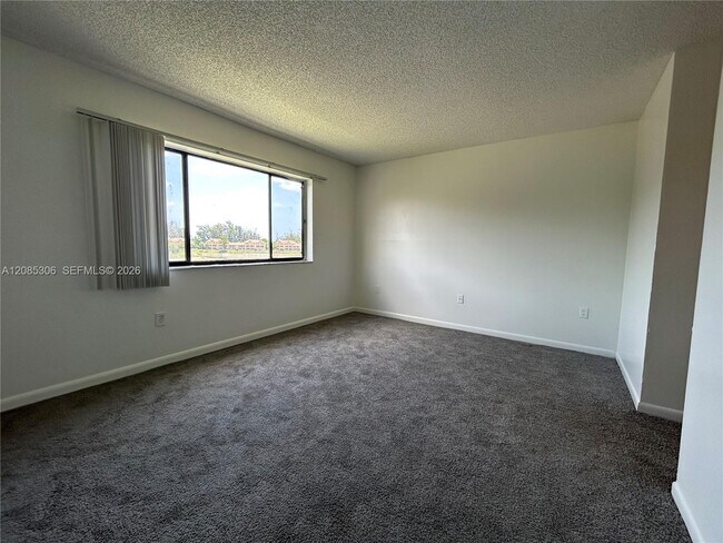 Building Photo - 5200 NW 31st Ave