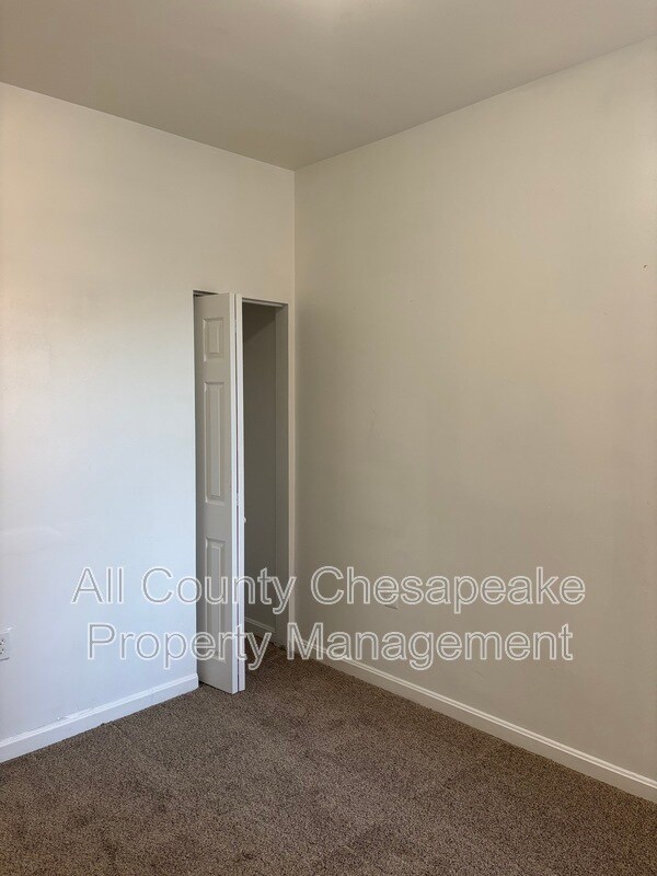 Building Photo - 2023 W Lanvale St