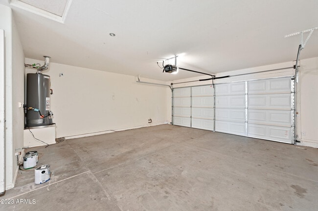 Building Photo - 9312 E Pampa Ave