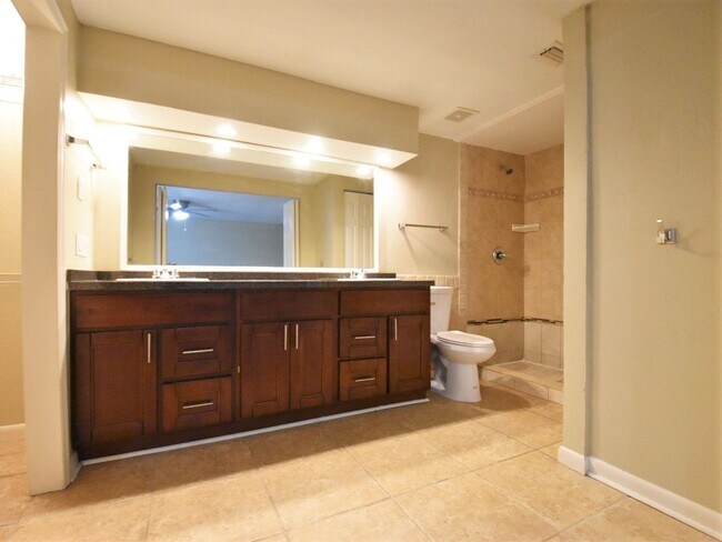 Building Photo - 3906 Sabal Palm Ct