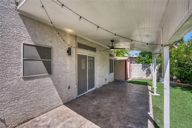 Building Photo - 5228 Boca Del Mar St