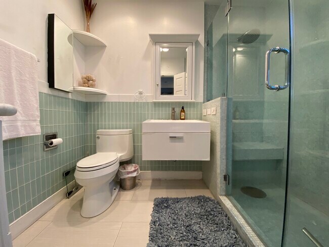 Building Photo - 920 N Beverly Glen Blvd