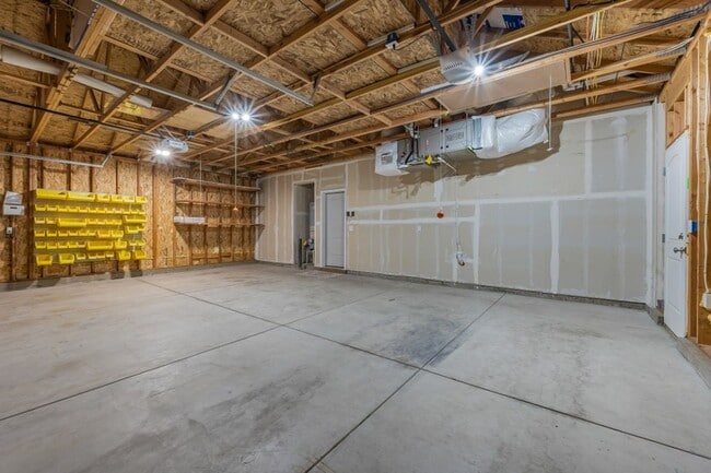 Building Photo - 3 bed with Office Rancher in the Landings ...