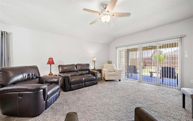 Building Photo - 636 Lazy River Dr
