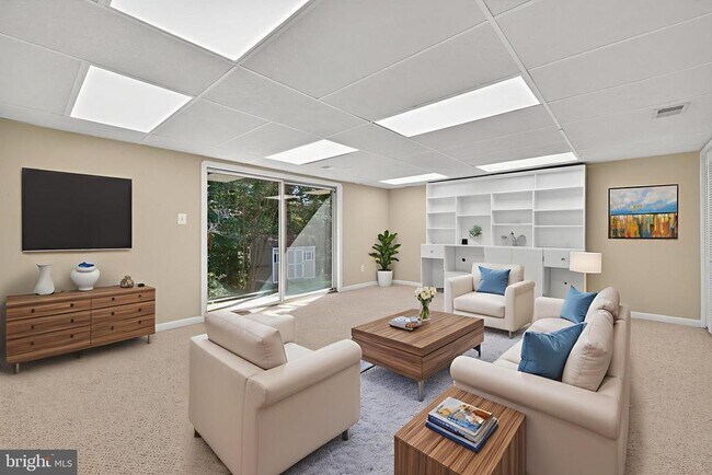 Building Photo - 8537 Hooes Rd