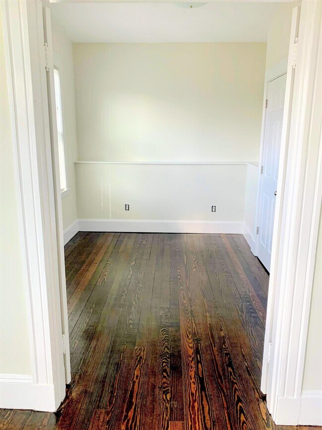 Building Photo - 98 Bristol Rd