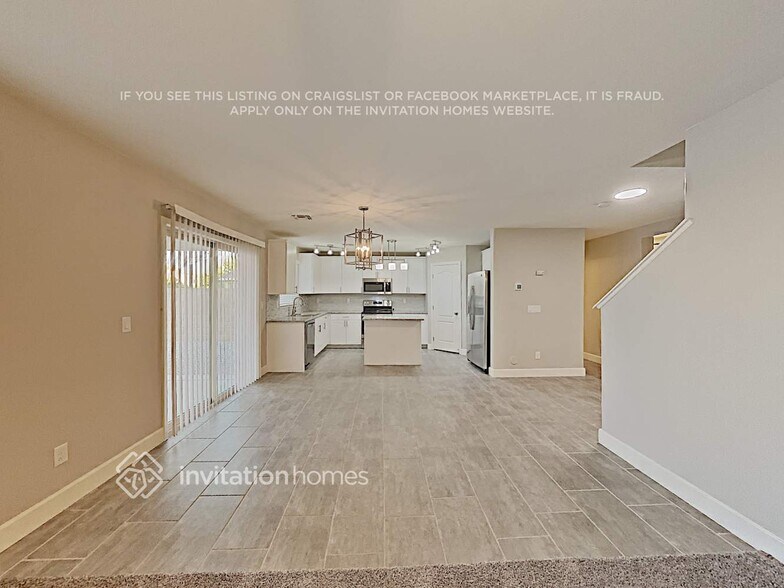 Building Photo - 894 E Daniella Dr