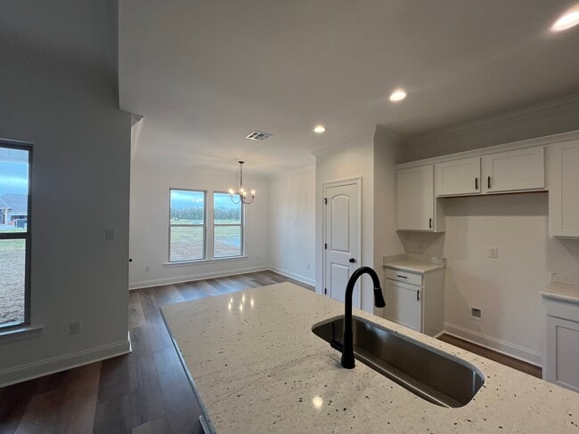 Building Photo - 109 Nandina Dr