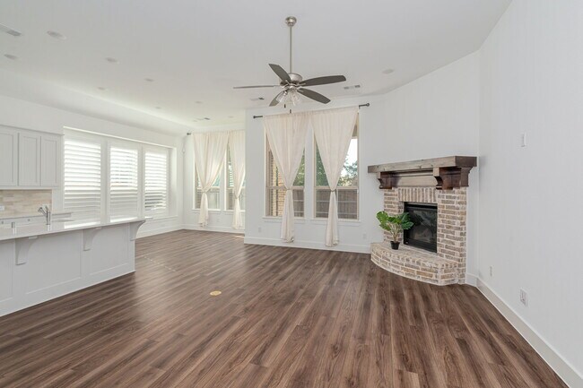Building Photo - 720 Wycliffe Dr