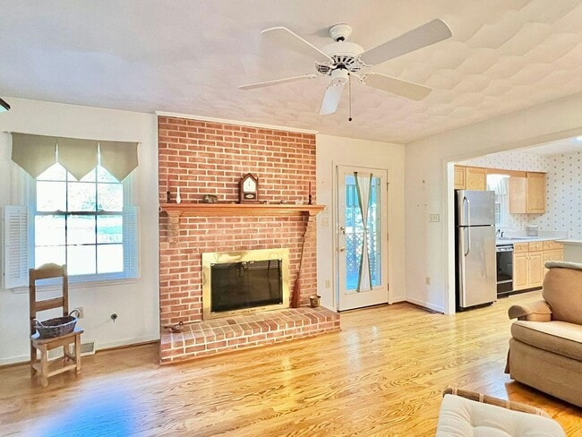 Building Photo - 4946 Appletree Dr