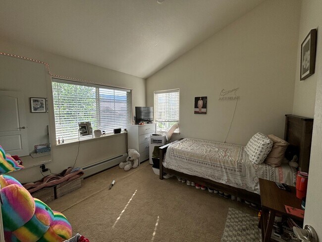 Building Photo - 2 Bed 2 Bath Apartment at River Park Condos
