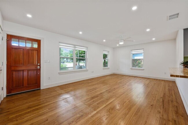 Building Photo - 2606 W 48th St