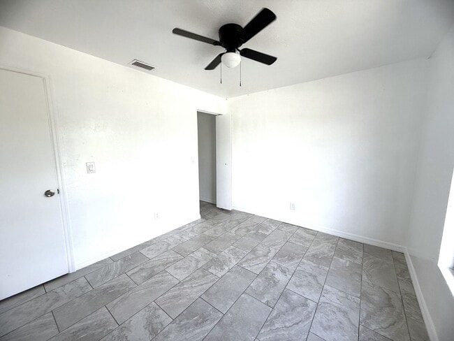 Building Photo - 2621 Nightshade Ln