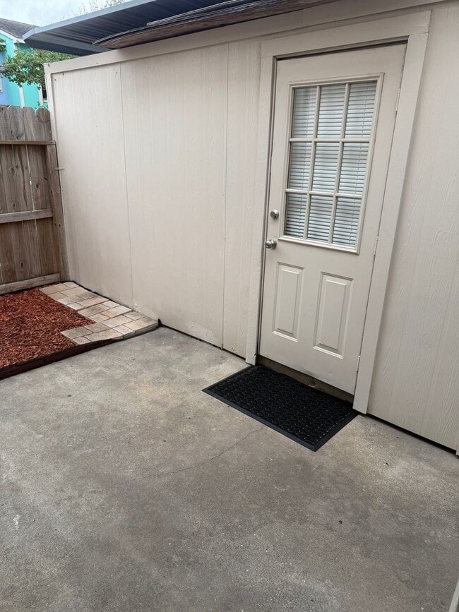 Building Photo - 6702 Everhart Rd