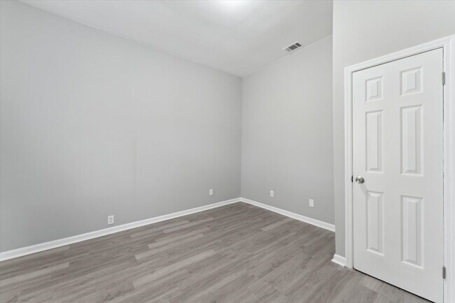 Building Photo - 816-816 W 38th St