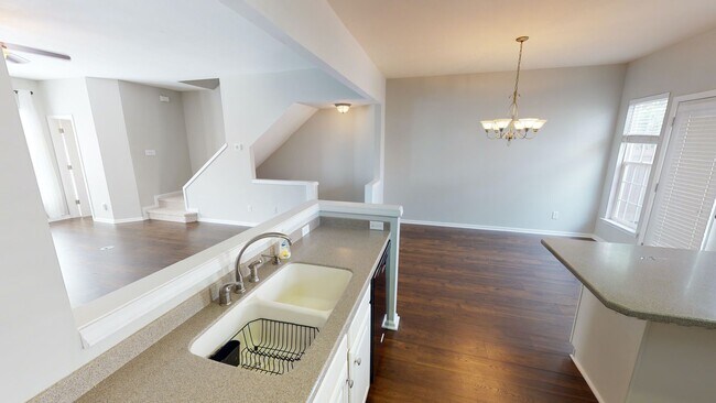 Building Photo - Double Master Townhome in South Park