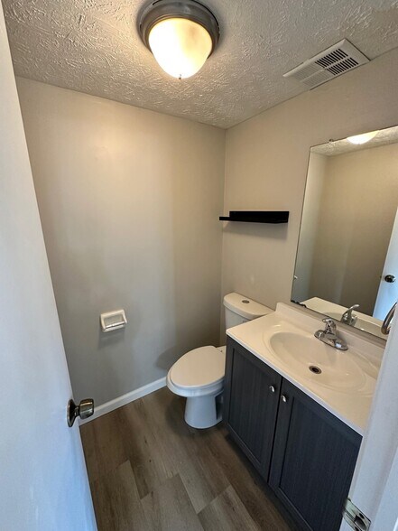 Building Photo - 1827 Watertower Dr