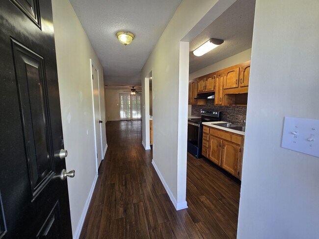 Building Photo - 412 S Ashley St