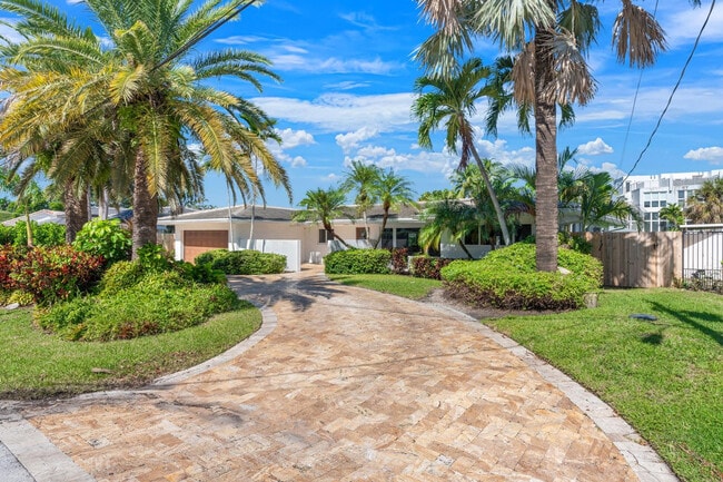 Building Photo - 2813 NE 29th St