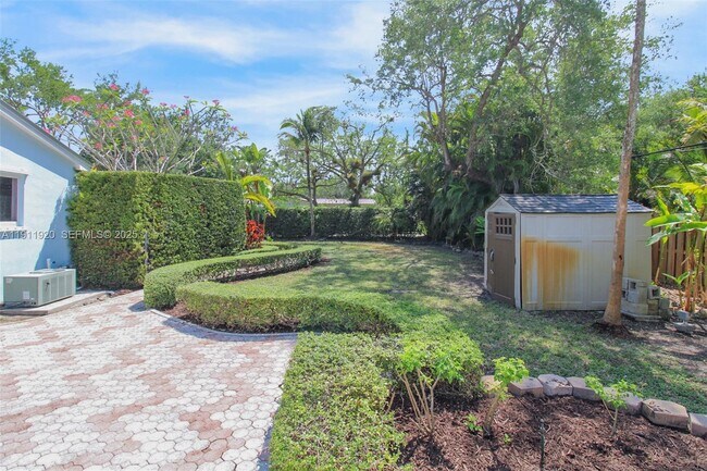 Building Photo - 6900 SW 104th St