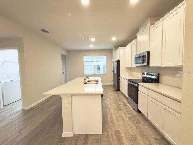 Building Photo - 15445 Bay Brg St