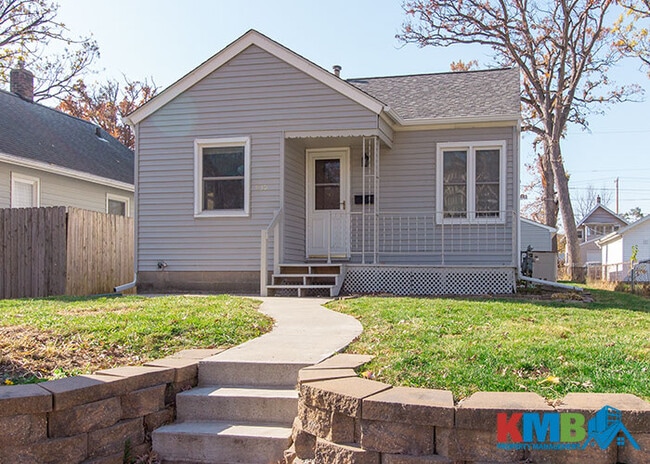 Building Photo - 839 14th St NE