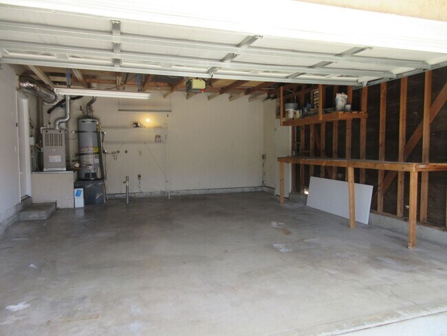 Building Photo - Beautiful updated 1-story home in Northridge