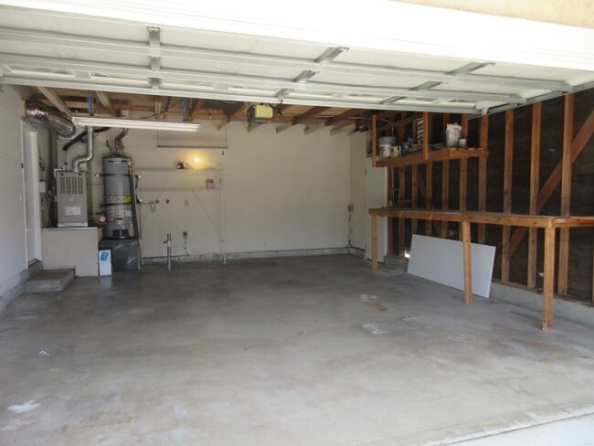 Building Photo - REDUCED PRICE!  Beautiful updated 1-story ...