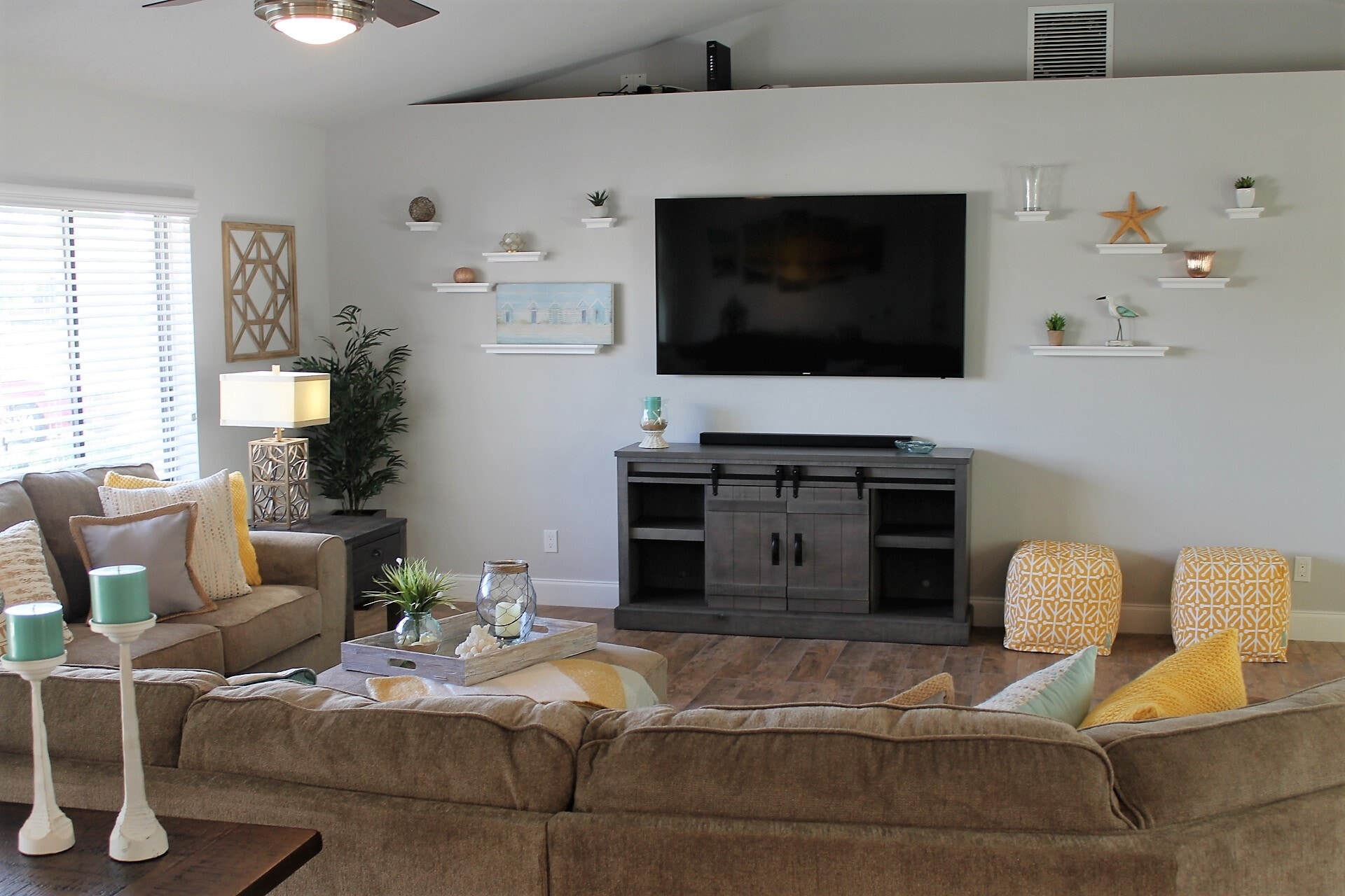 GREAT ROOM - 12 Clarendon Ct S