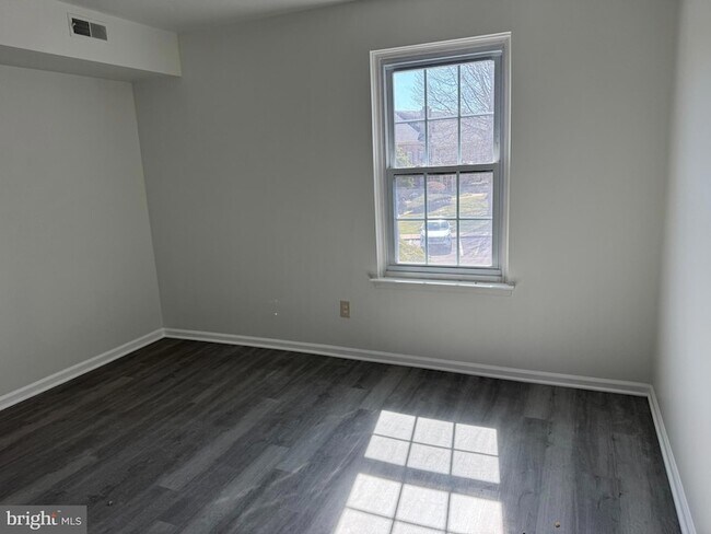 Building Photo - 632B Palmer Ln