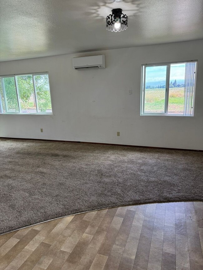 Building Photo - 285 E 11th Ave