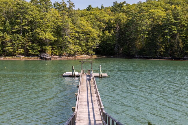 Building Photo - 378 Mill Rd