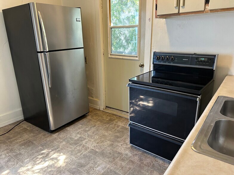 Kitchen - 305 N 4th St