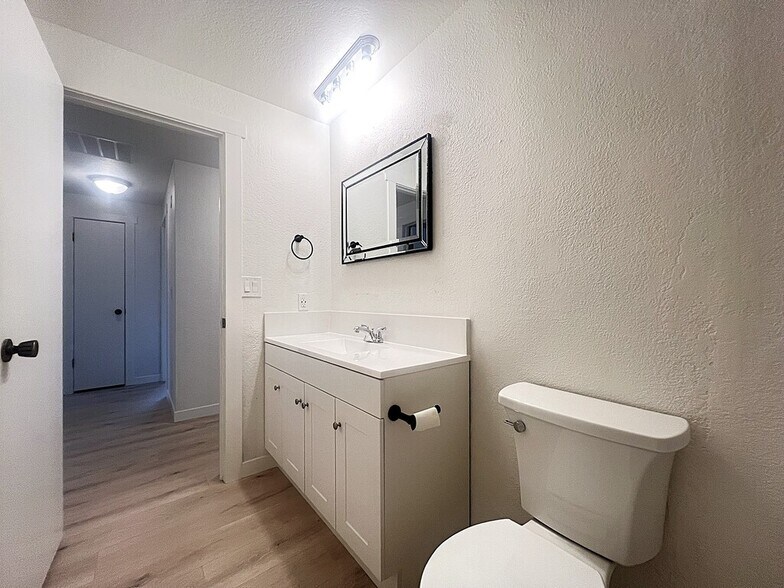 Building Photo - 2004 S Leadville Ave